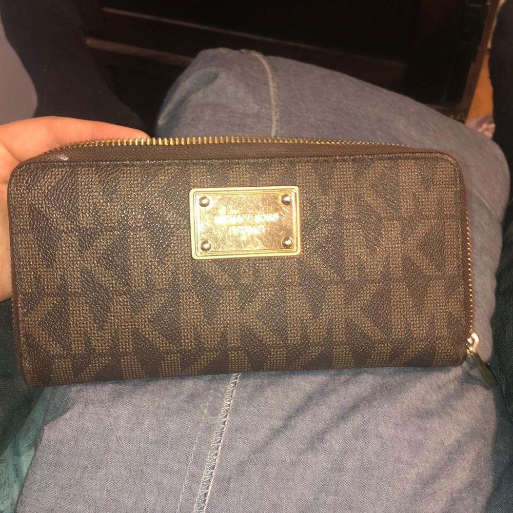Michael kors wallet